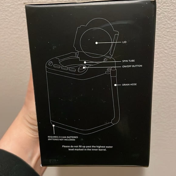 The Beauty Washing Machine portable gadget to wash your brushes and sponges - Picture 3 of 3